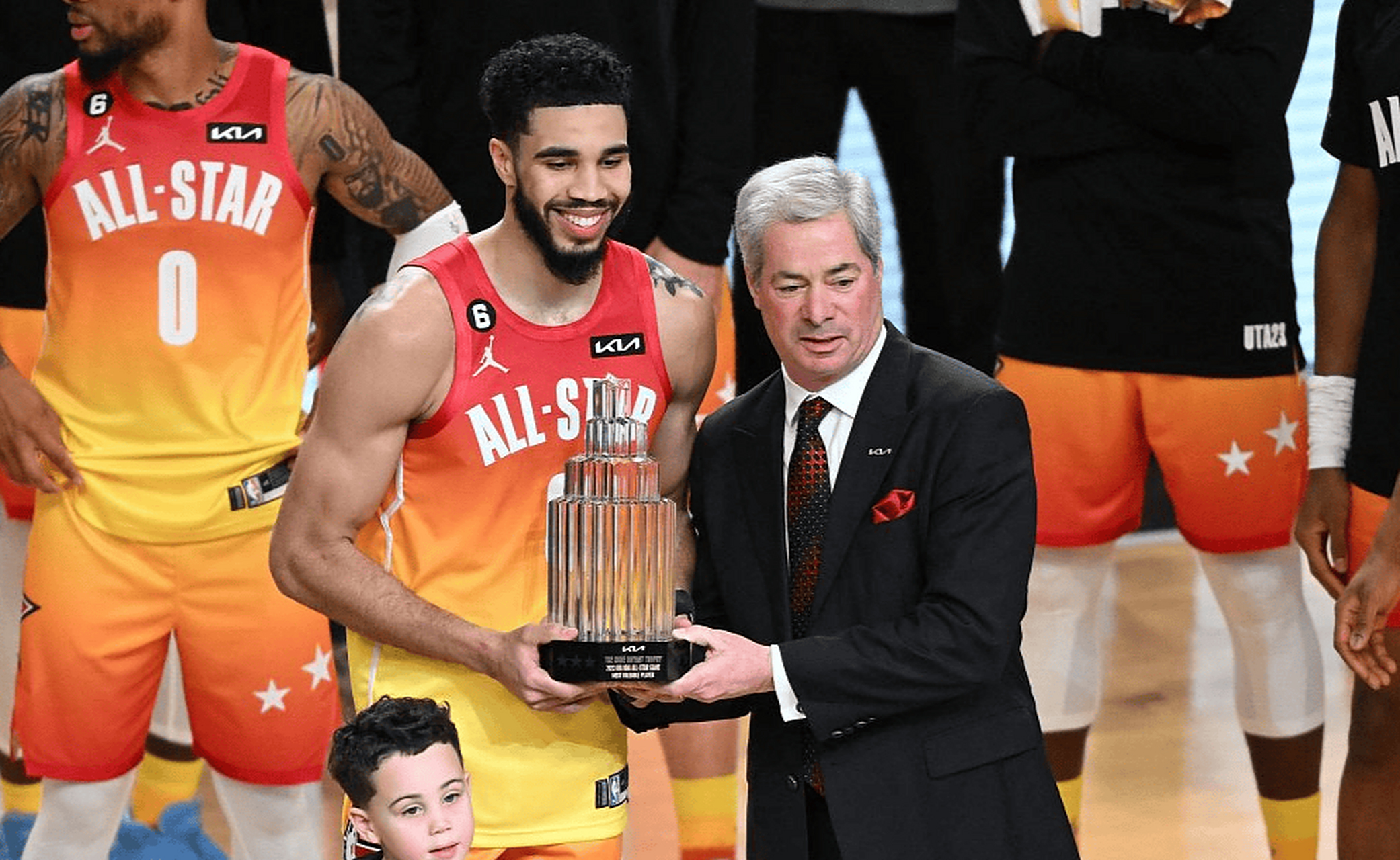 关于独行侠横扫雷霆，塔图姆打破历史纪录的信息