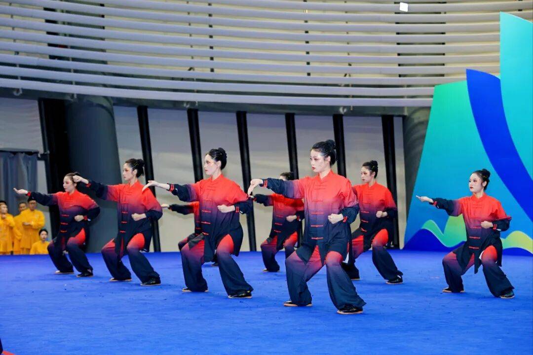 队伍展现实力,赢得观众们的掌声的简单介绍 队伍展现实力,赢得观众们的掌声的简单介绍