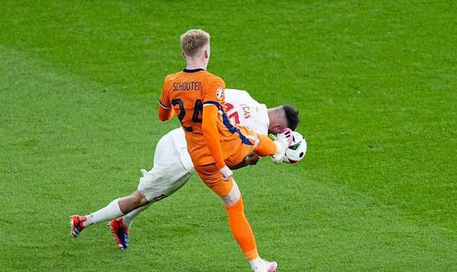 荷兰客场不敌土耳其，出局在望的简单介绍
