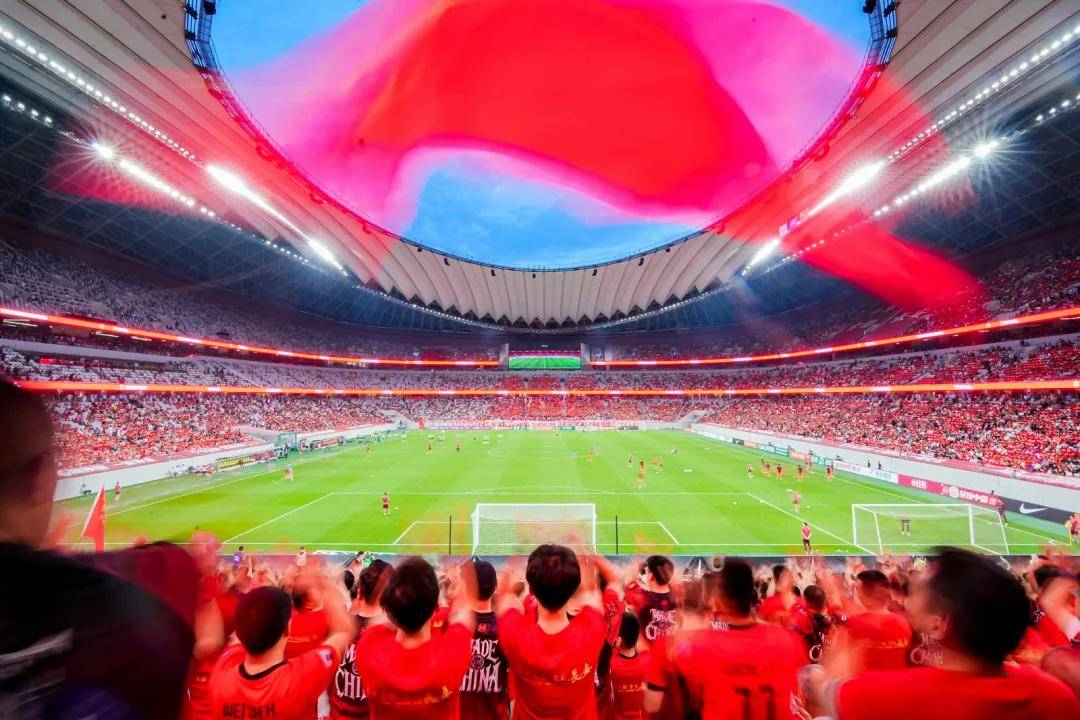 欧国联赛事引爆足球热潮，球迷热情高涨