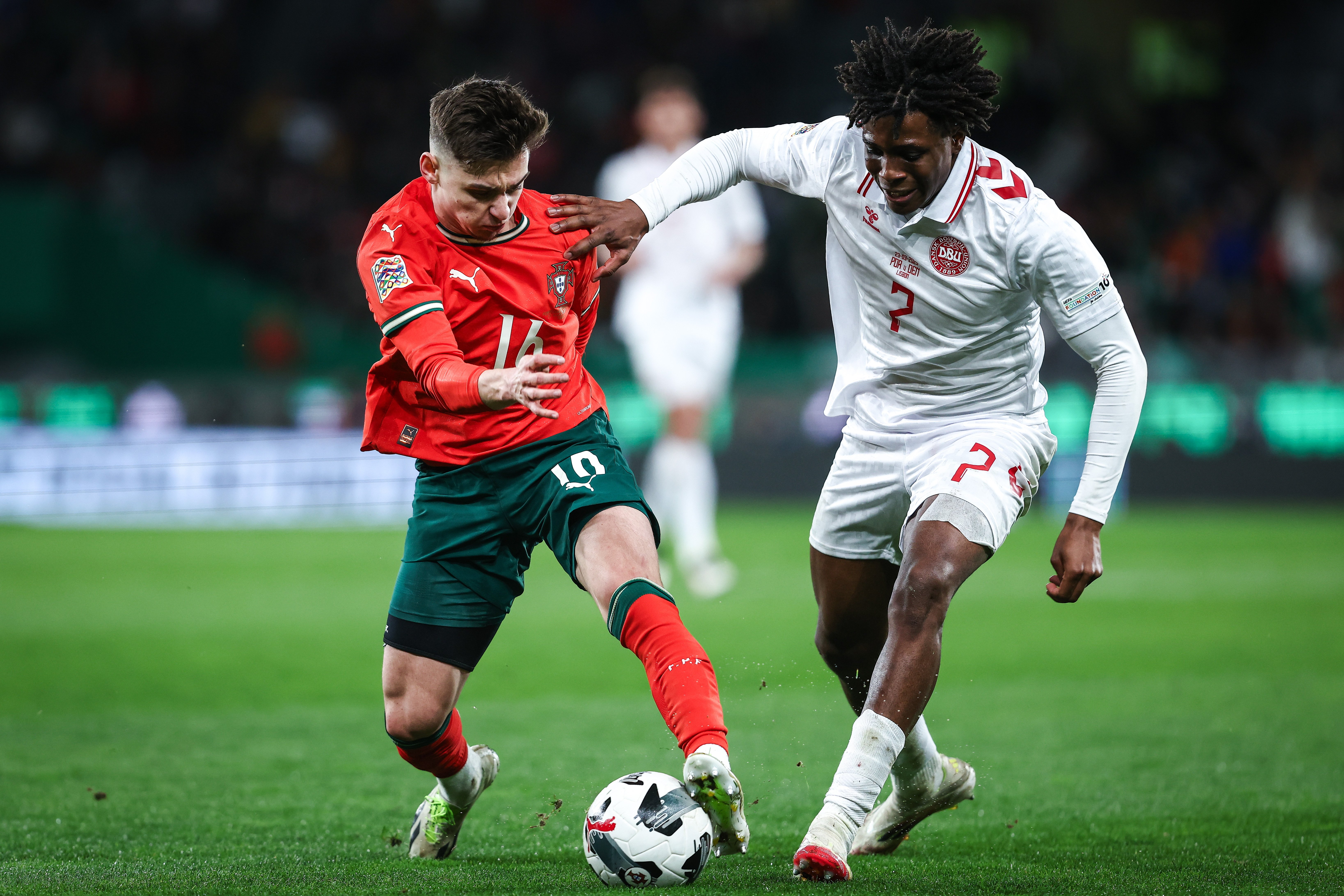 欧国联赛事引爆足球热潮，球迷热情高涨