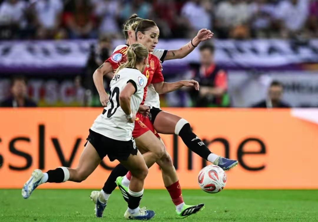 关于西班牙国家队与希腊国家队擦出火花的信息 关于西班牙国家队与希腊国家队擦出火花的信息