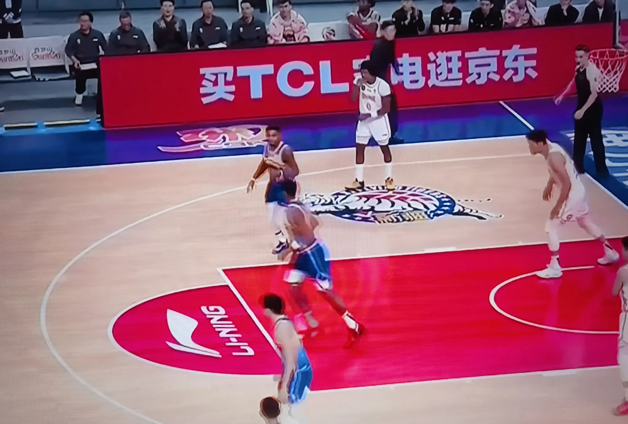 强队遭遇意外失利，排名受损的简单介绍