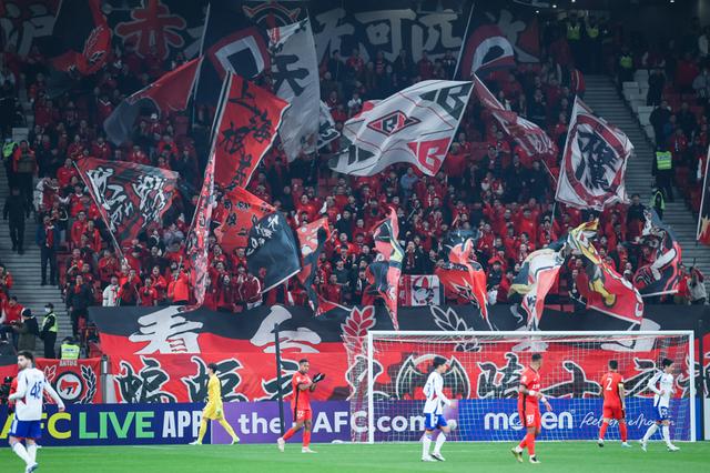 关于申花主场不敌华夏，遭遇连败局面的信息