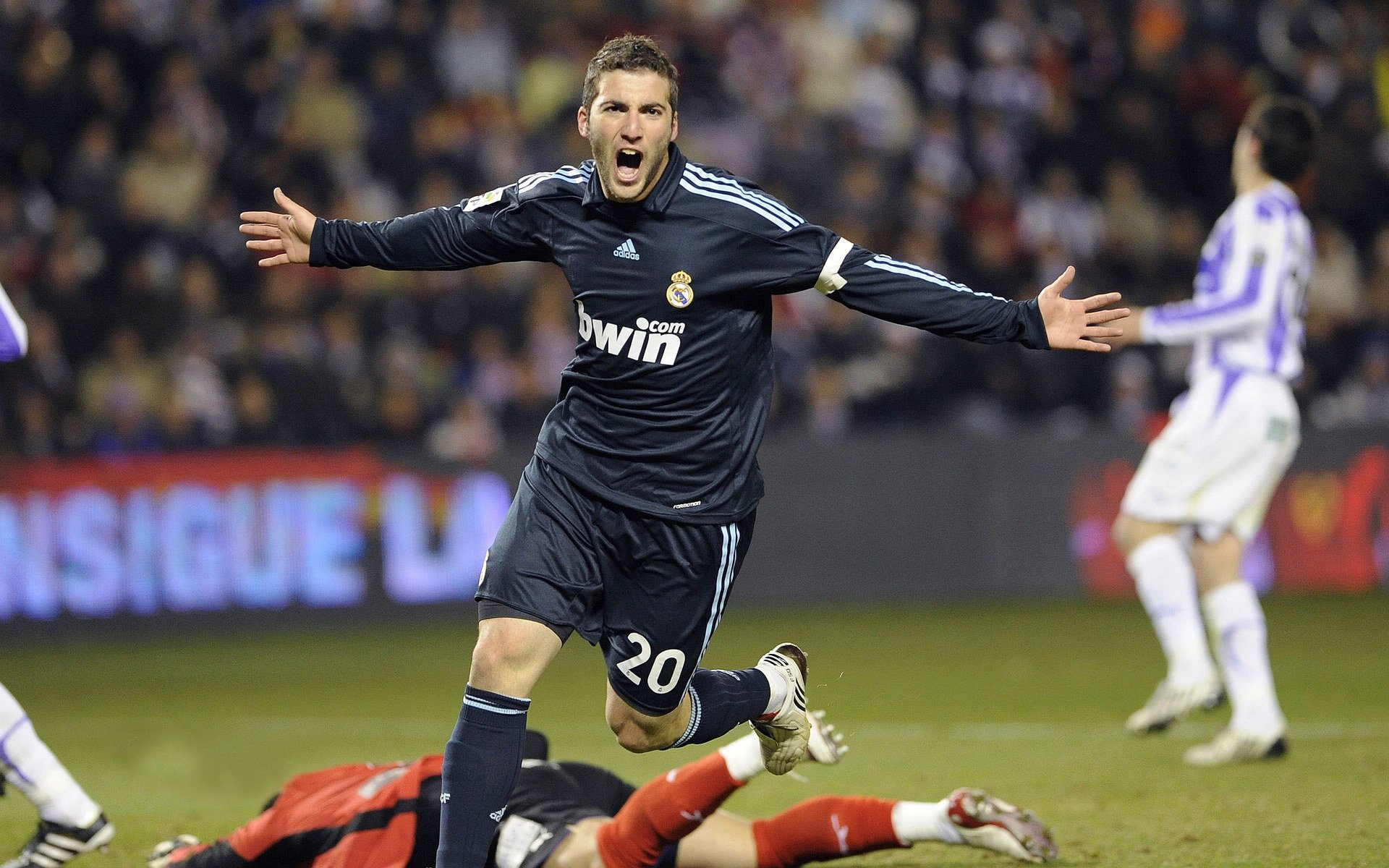 佩德里持续制造杀伤，加拿大加时取胜曼联，一场战术与意志的较量