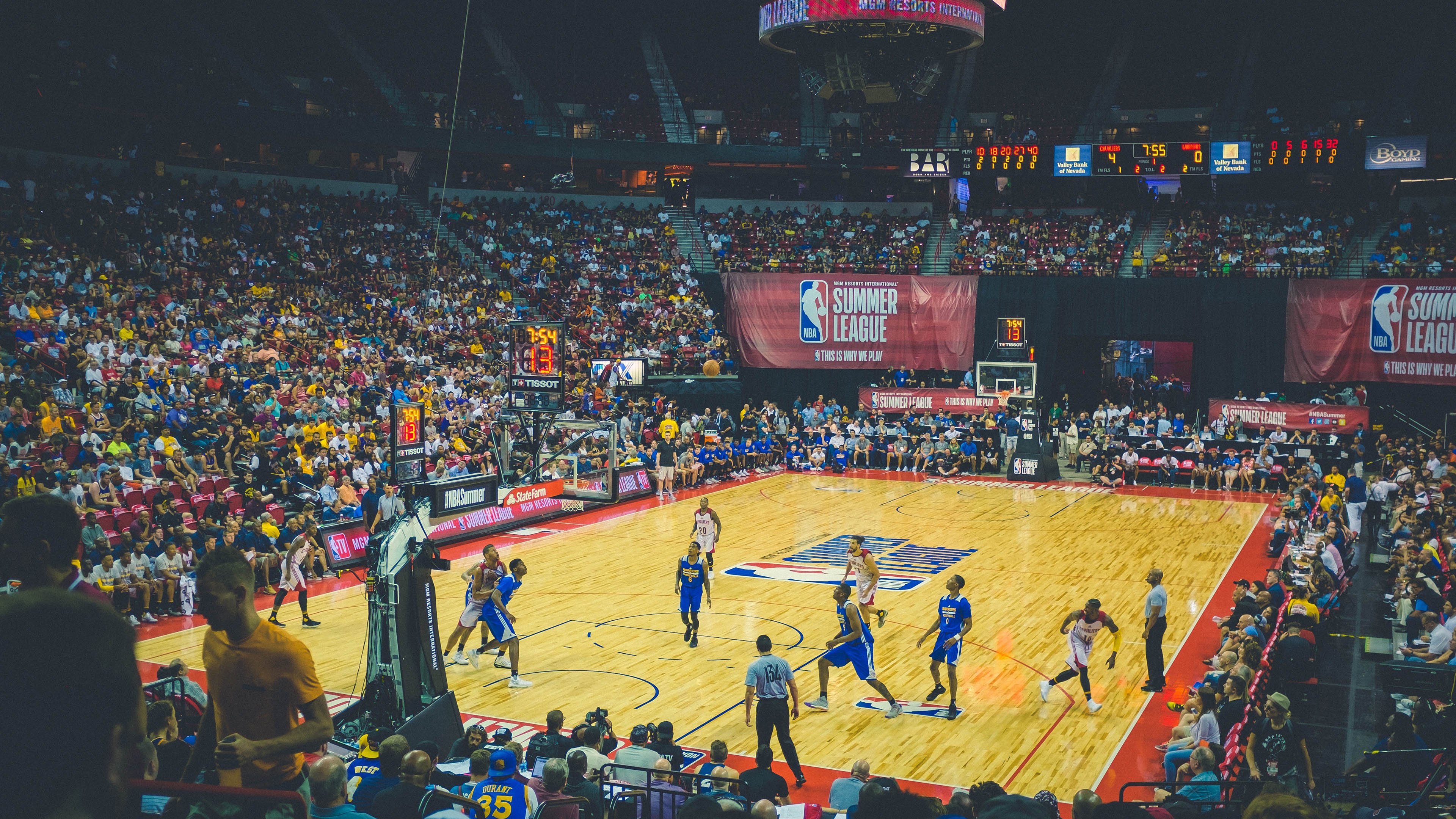 福克斯狂飙35分，广东队末节发力力克江苏队