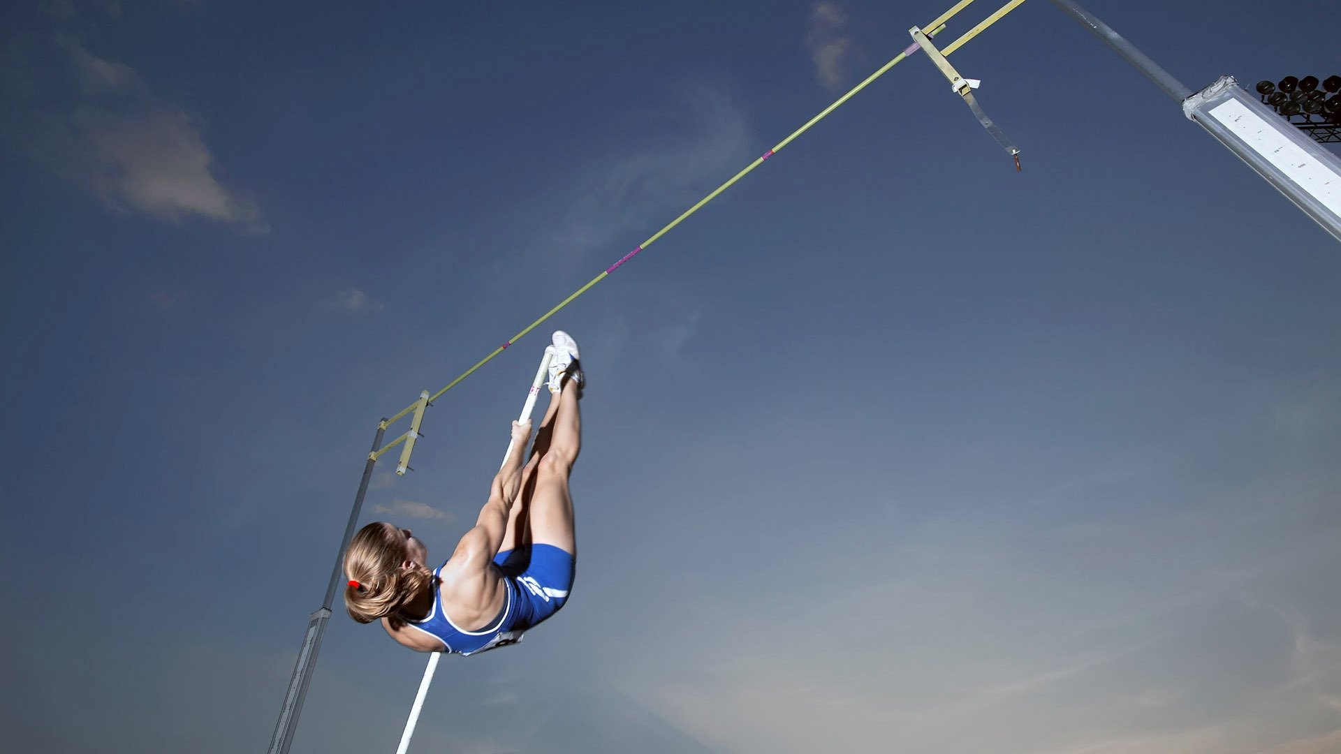 烈焰灼城,当迈阿密的热浪吞噬广厦,戈贝尔用一记封盖改写了剧本